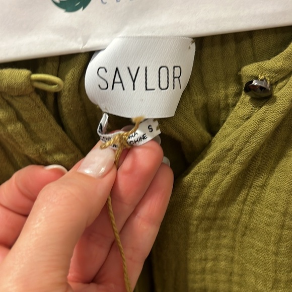 Saylor Alisha Blouse - Olive Size S NWT - Picture 3 of 4